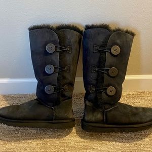 UGG Boots Bailey Triplet 3-Button Black Sz 8